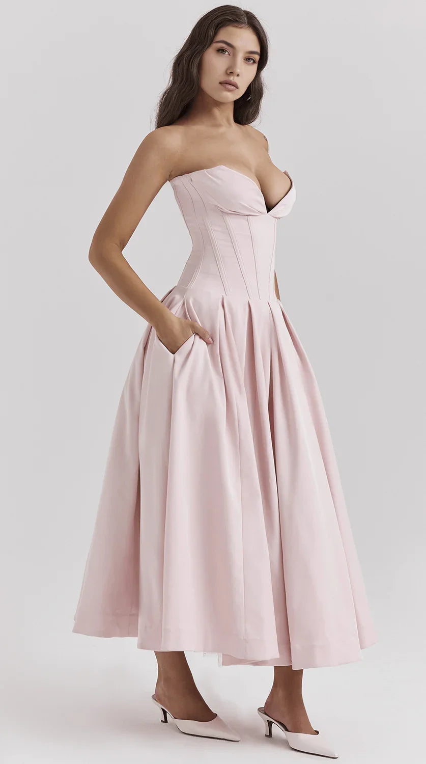 Vestido maxi fluido con detalles artesanales