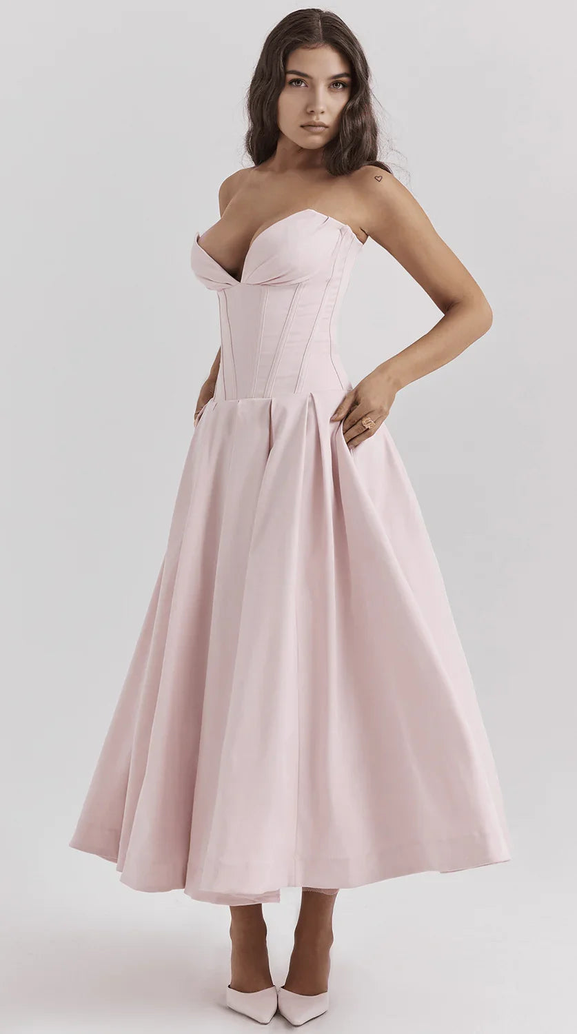 Vestido maxi fluido con detalles artesanales