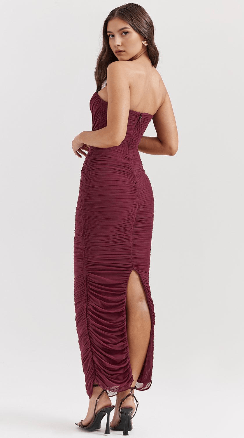 Vestido maxi fluido con silueta estilizada