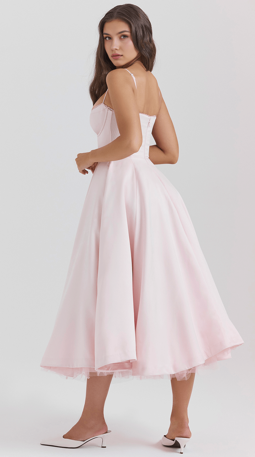 Vestido midi de silueta drapeada