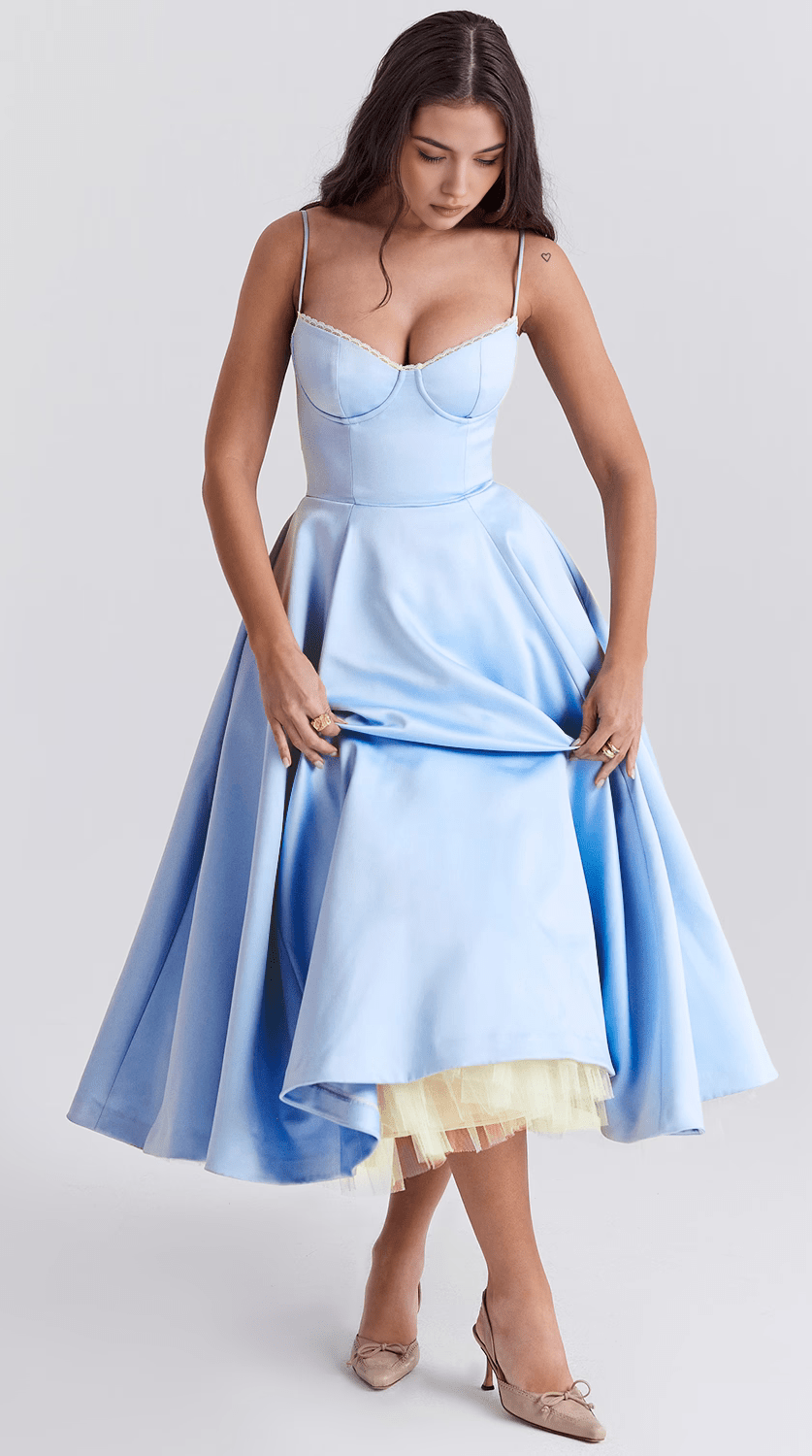 Vestido midi de silueta drapeada