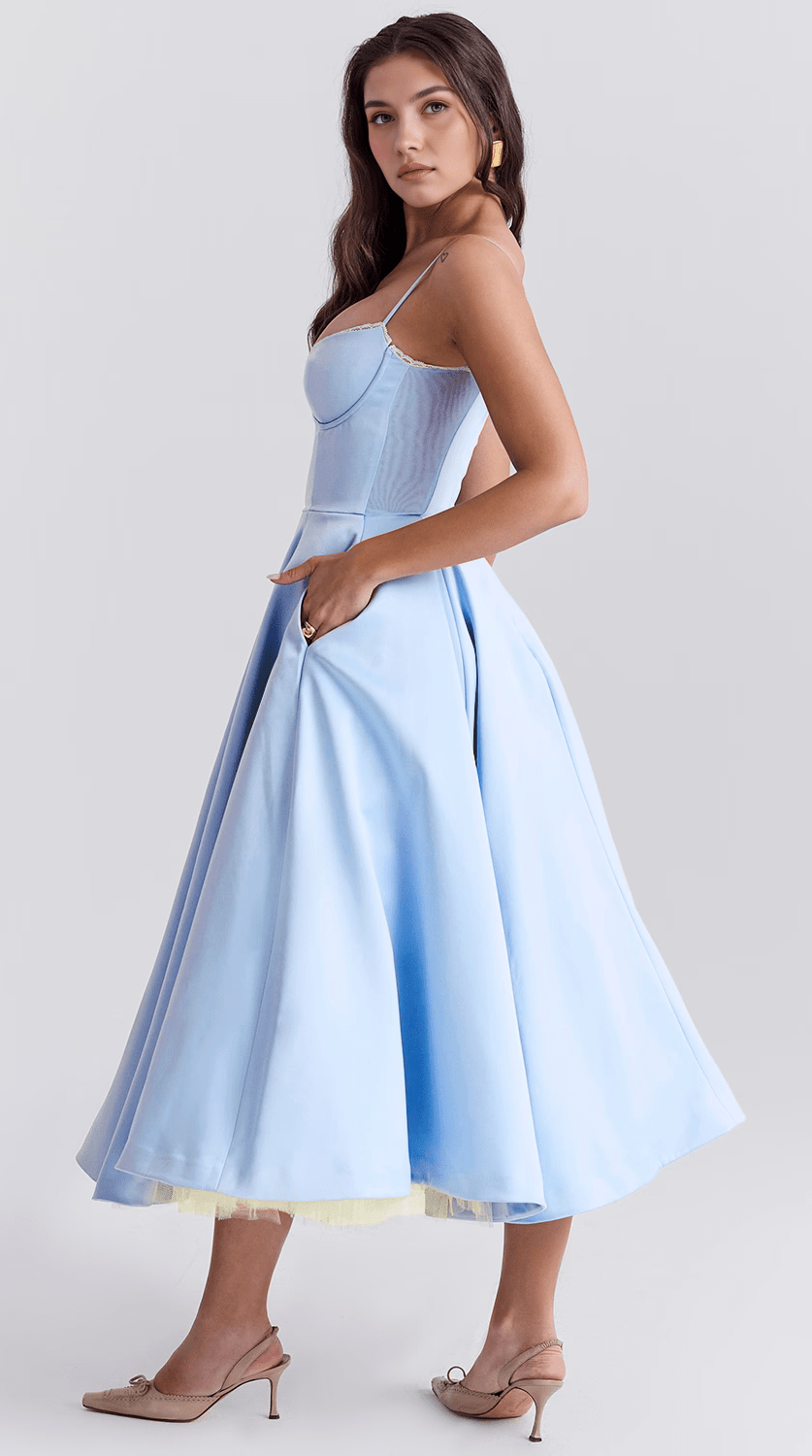 Vestido midi de silueta drapeada