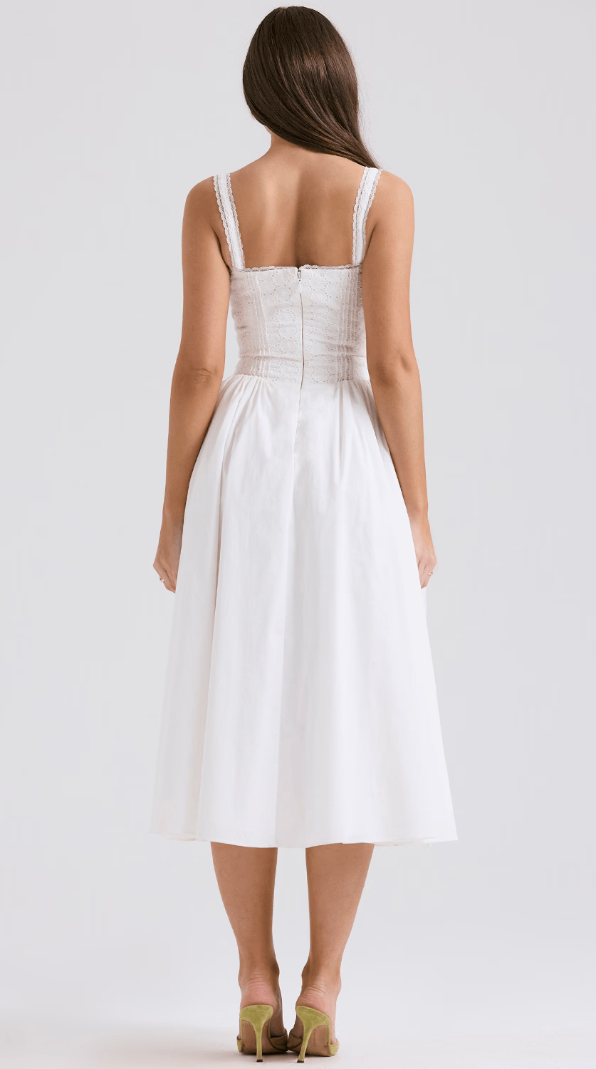 Vestido midi de silueta drapeada fluida