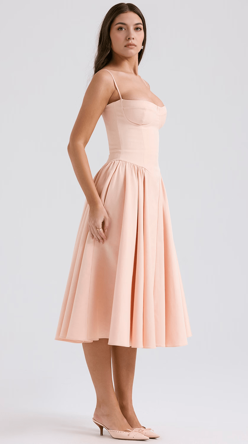 Vestido midi drapeado ligero y elegante