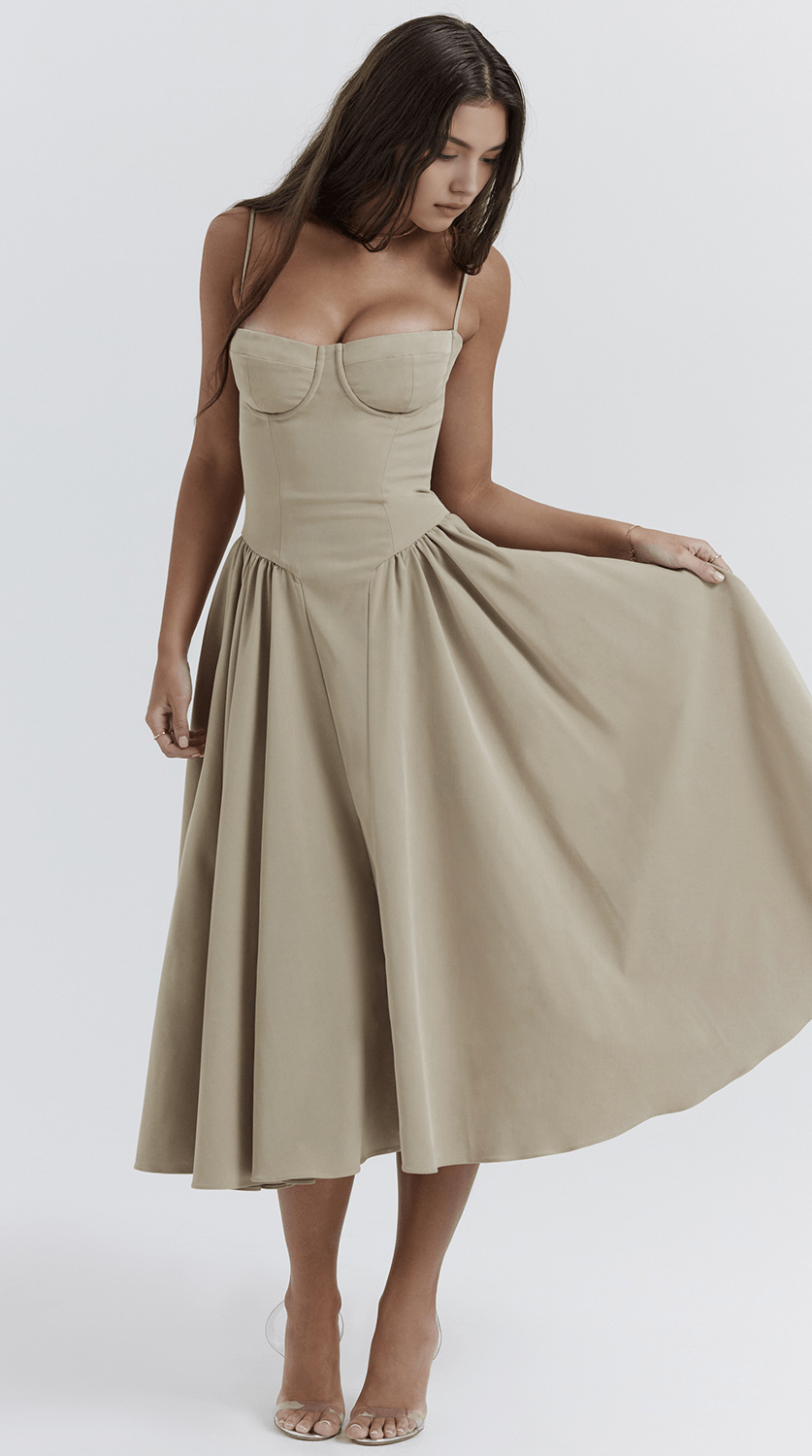Vestido midi drapeado ligero y elegante