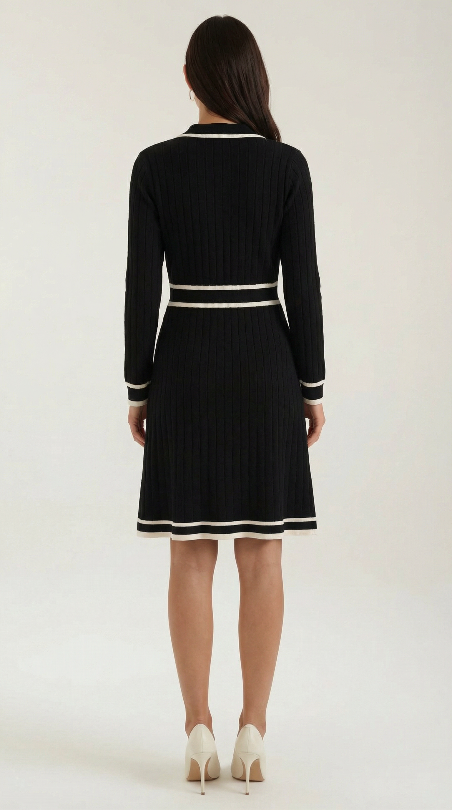 Vestido mini con detalles en contraste