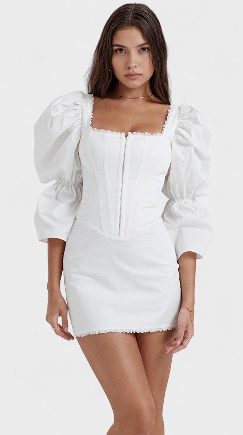 Vestido mini de corte femenino refinado