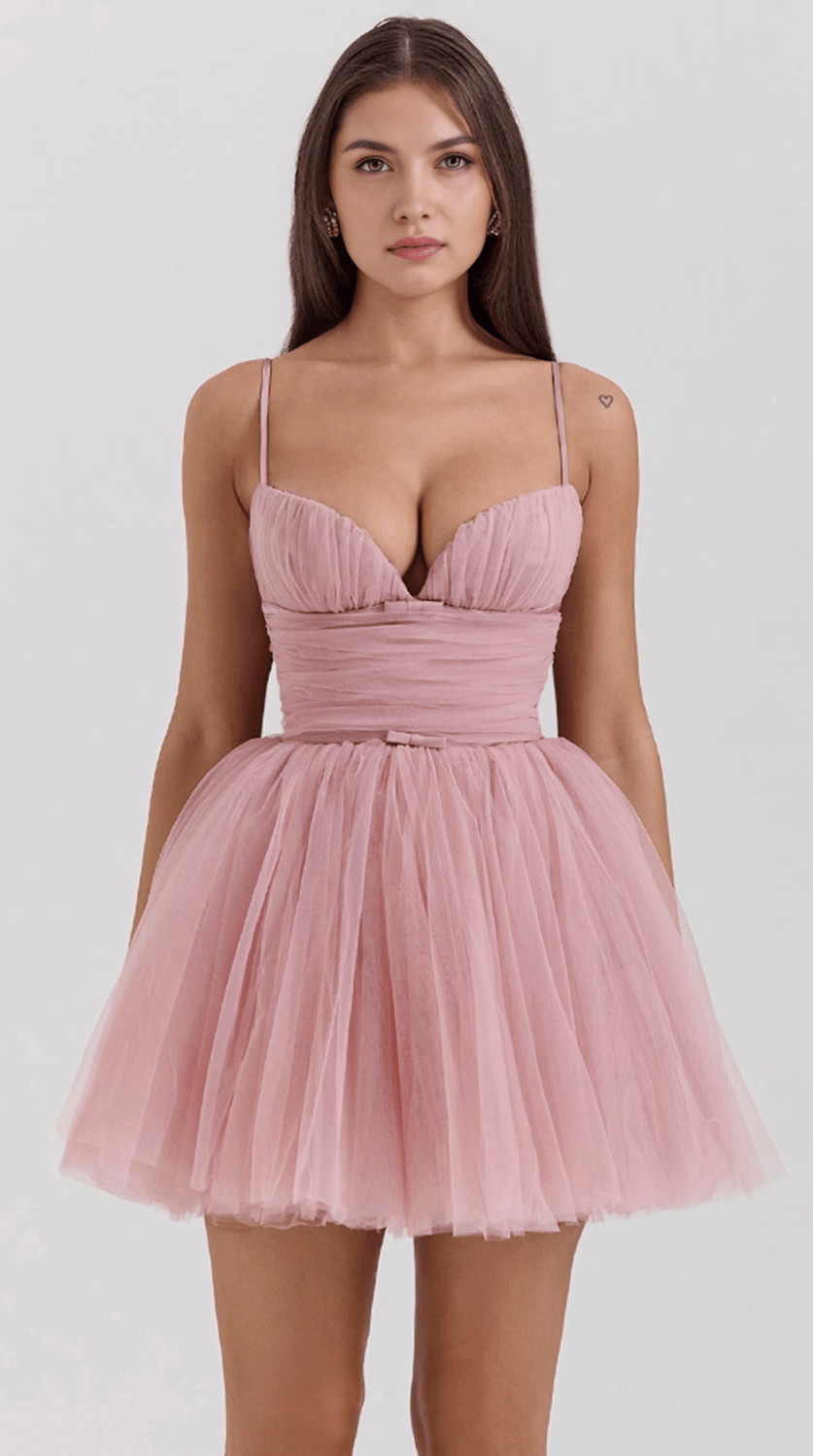 Vestido mini de silueta femenina elegante