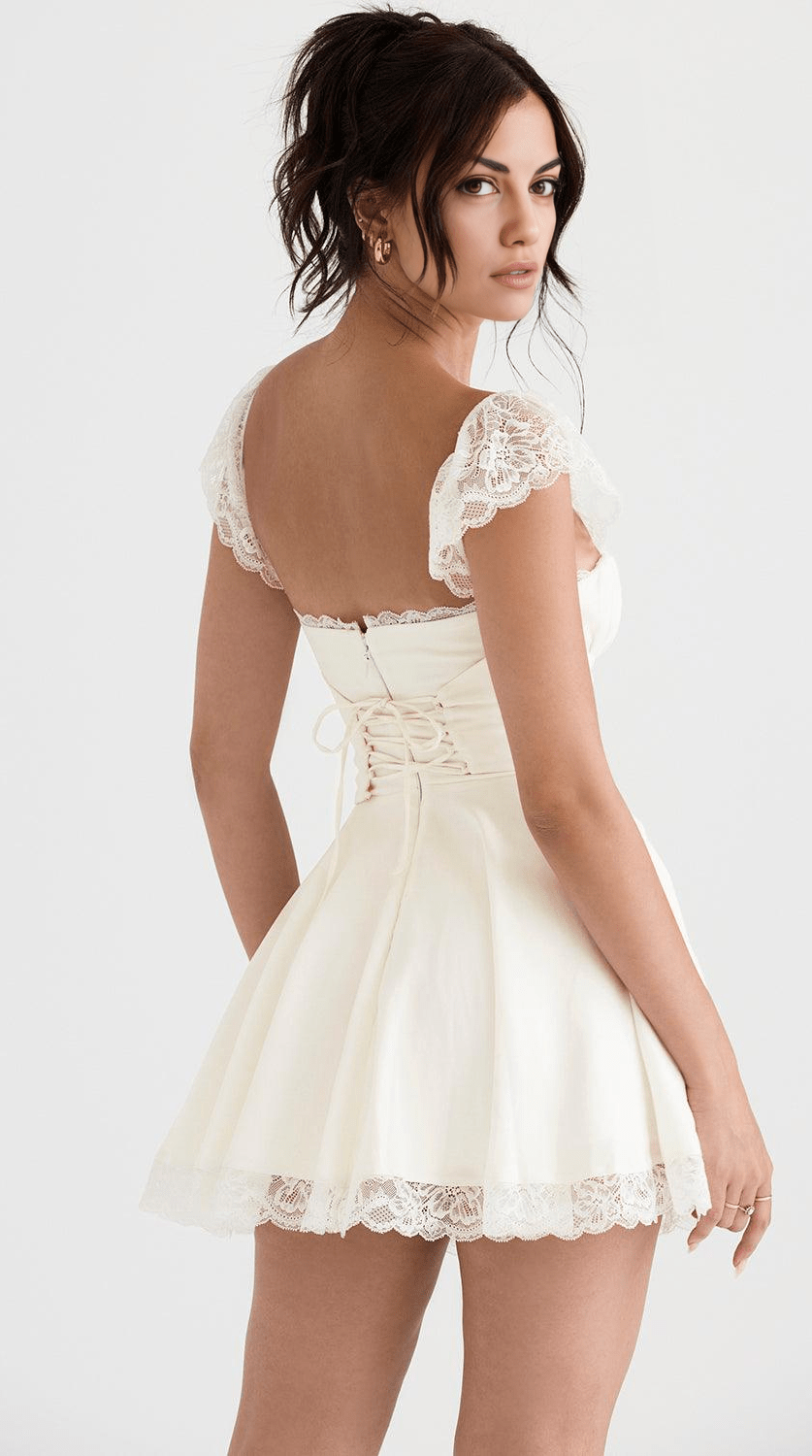 Vestido mini drapeado elegante para eventos